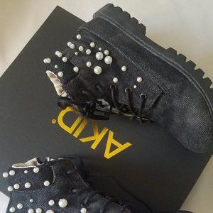 Akid ATTICUS - DENIM & PEARLS [BLACK] Booties